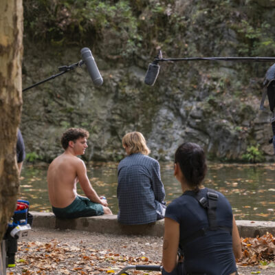 Hans en un rodaje en el que hacia el diseño sonoro haciendo de sonidista con una percha