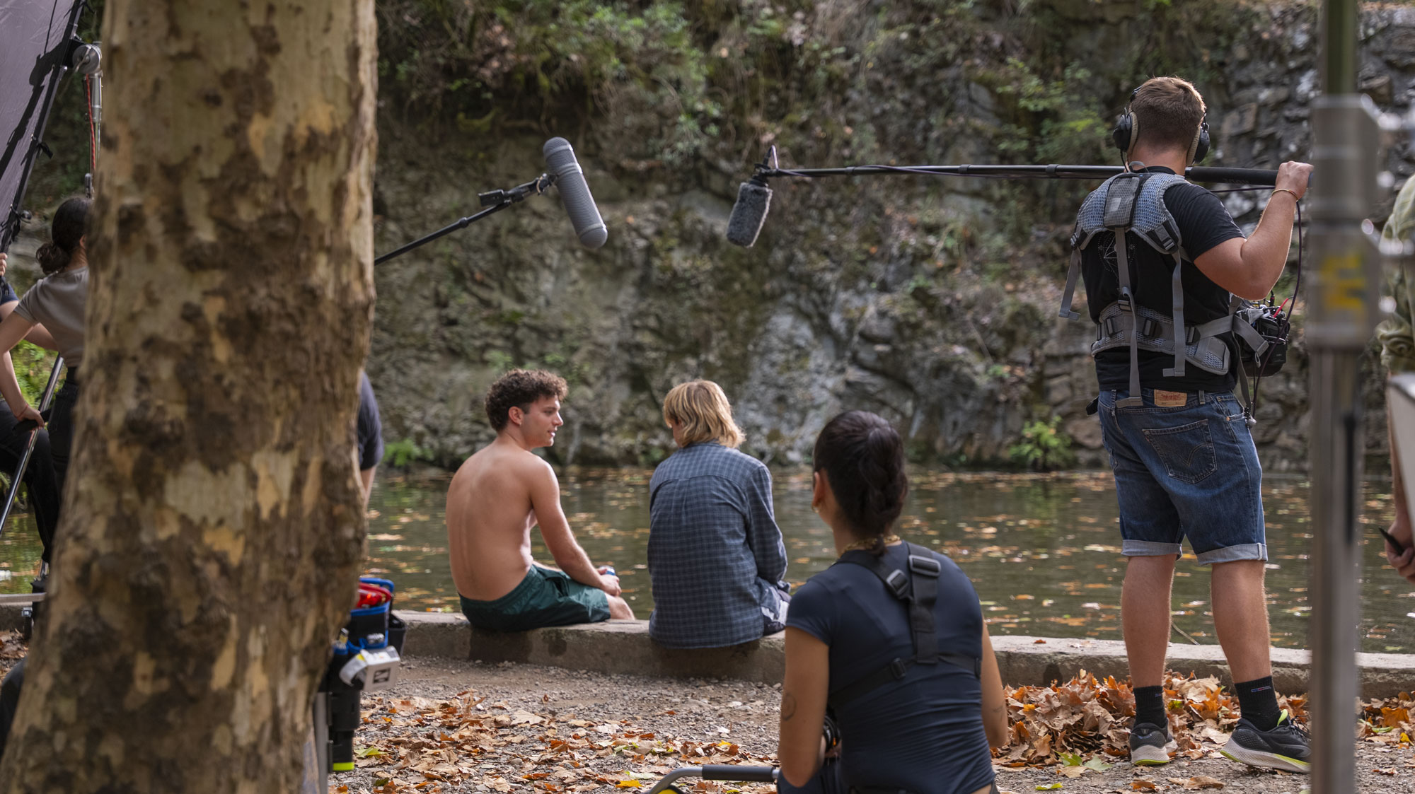 Hans en un rodaje en el que hacia el diseño sonoro haciendo de sonidista con una percha