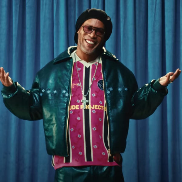 Ronaldinho en el proyecto de nude project sonido hecho por Hans Ludwig